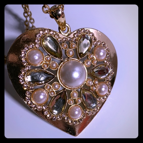 Charlotte Russe Jewelry - Heart necklace